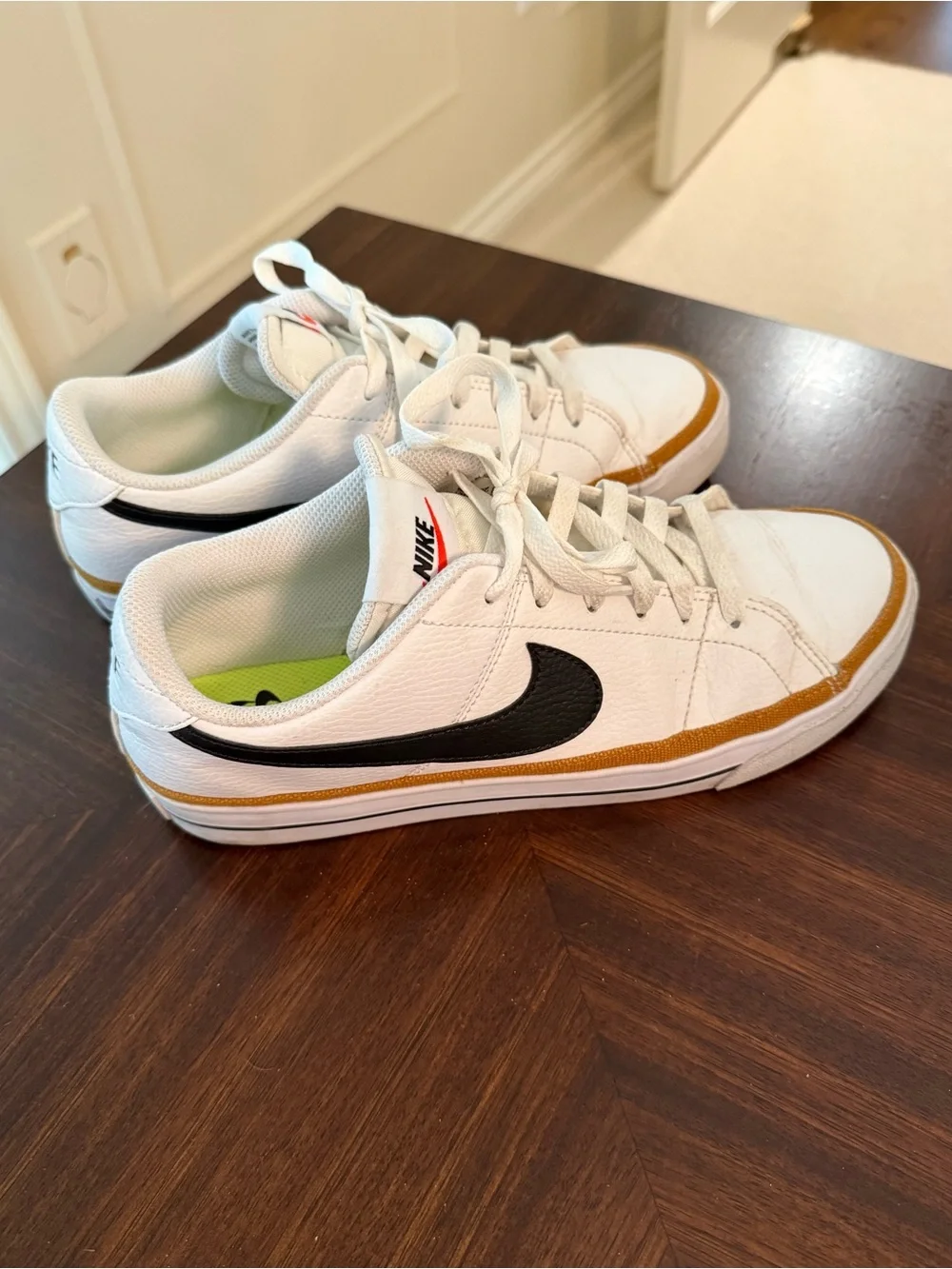 Nike court legacy